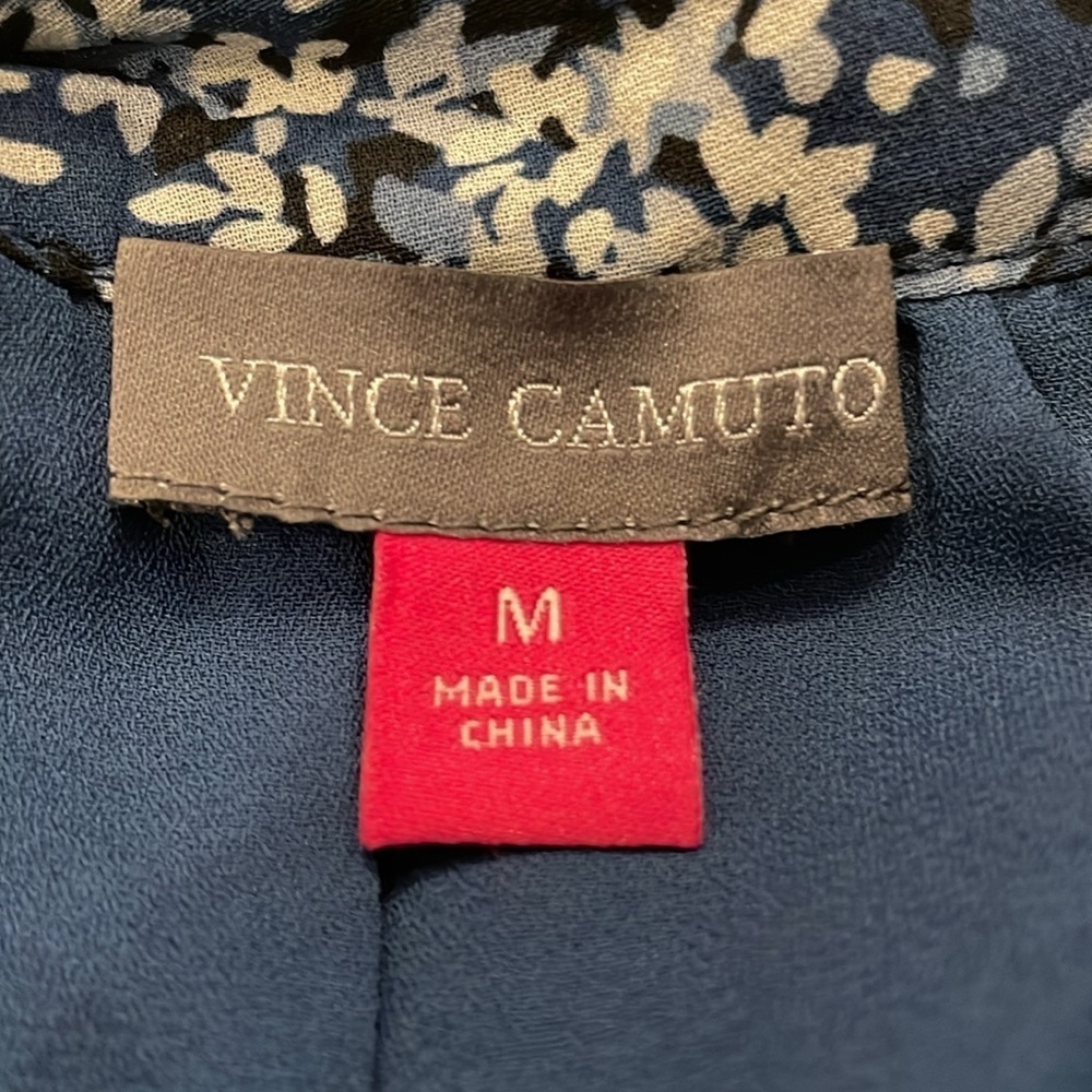 Vince Camuto Floral Print Mock Neck Flutter Sleeve Blouse Navy/W… - Picture 9 of 11